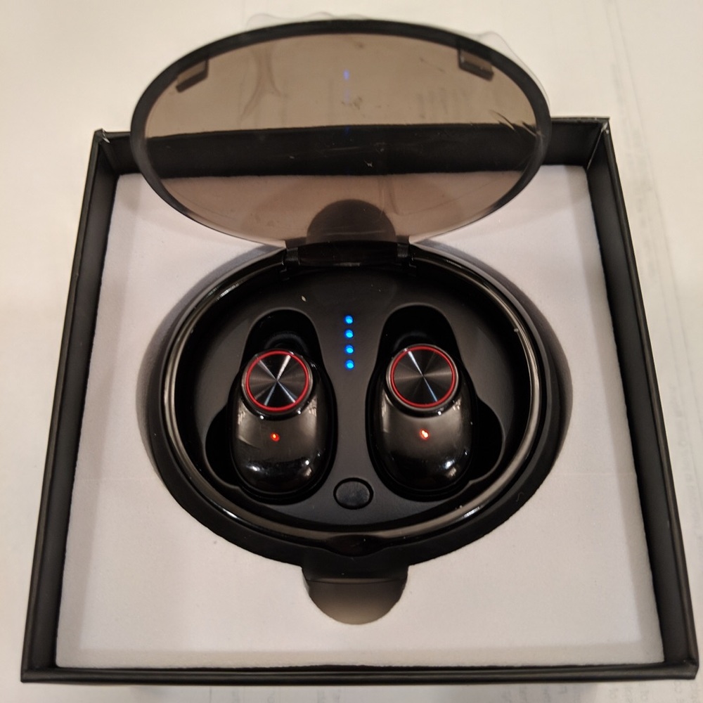 NEW BLACK WIRELESS BLUETOOTH 5.0 Earbuds.